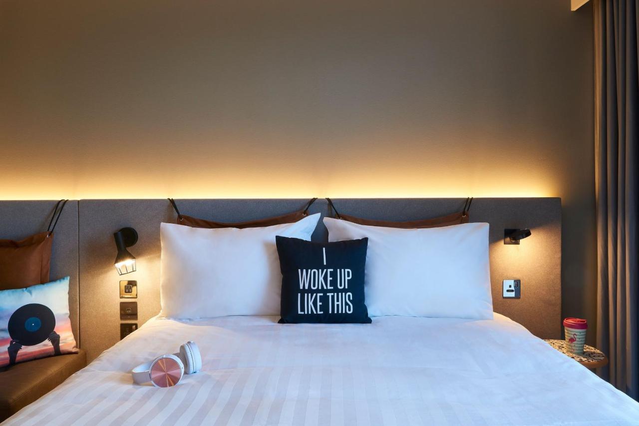 Hotel Moxy Slough Esterno foto